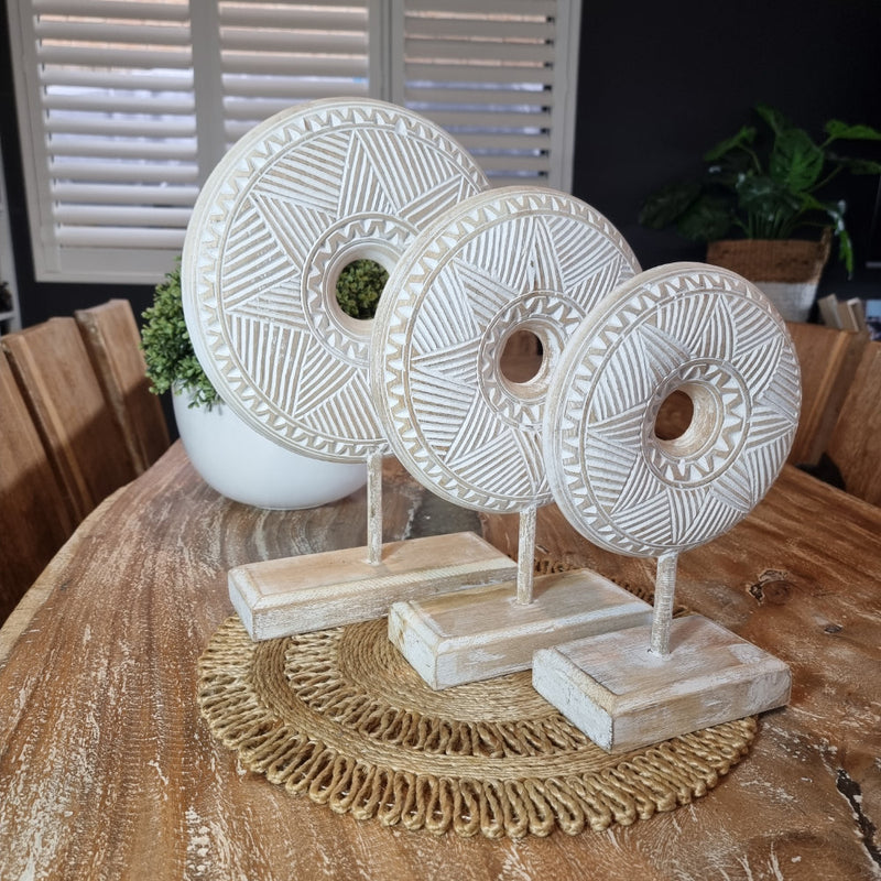 Circle on stand White Wash (SET of 3)